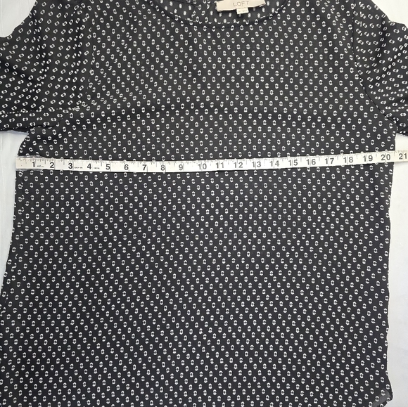 LOFT Blouse Black White Raised Dot 3/4 Sleeve Ruffle Cuffs Officewear M - Picture 10 of 13